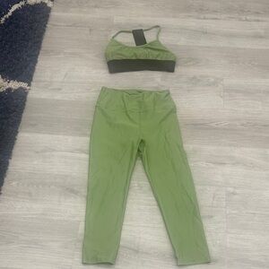 Noli Green Yoga set. Capri pants and top Small
